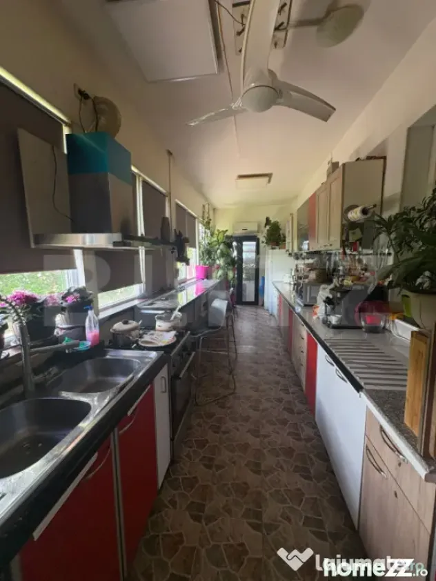 Apartament 4 camere, 115 mp - zona Zăvoi