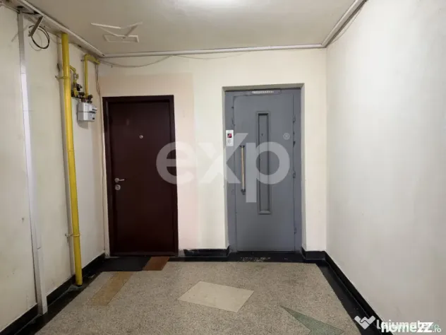 Apartament cu 3 camere decomandat de vânzare, etaj 1-Zona C