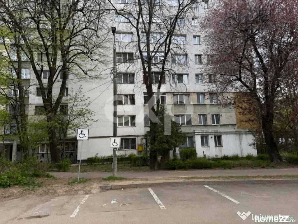 Apartament cu 3 camere decomandat de vânzare, etaj 1-Zona C
