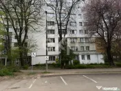 Apartament cu 3 camere decomandat de vânzare, etaj 1-Zona C 
