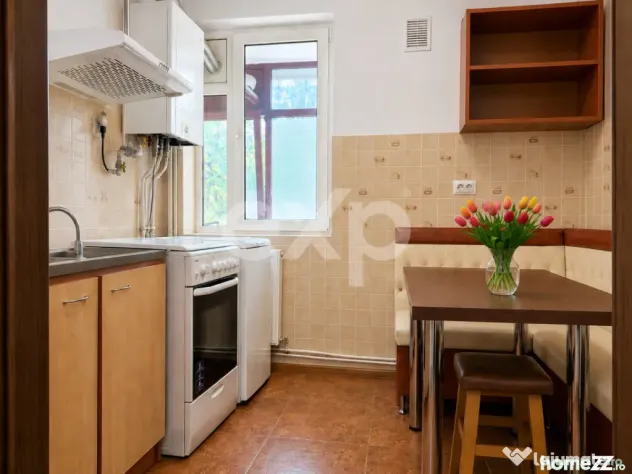 Apartament cu 3 camere decomandat de vânzare, etaj 1-Zona C