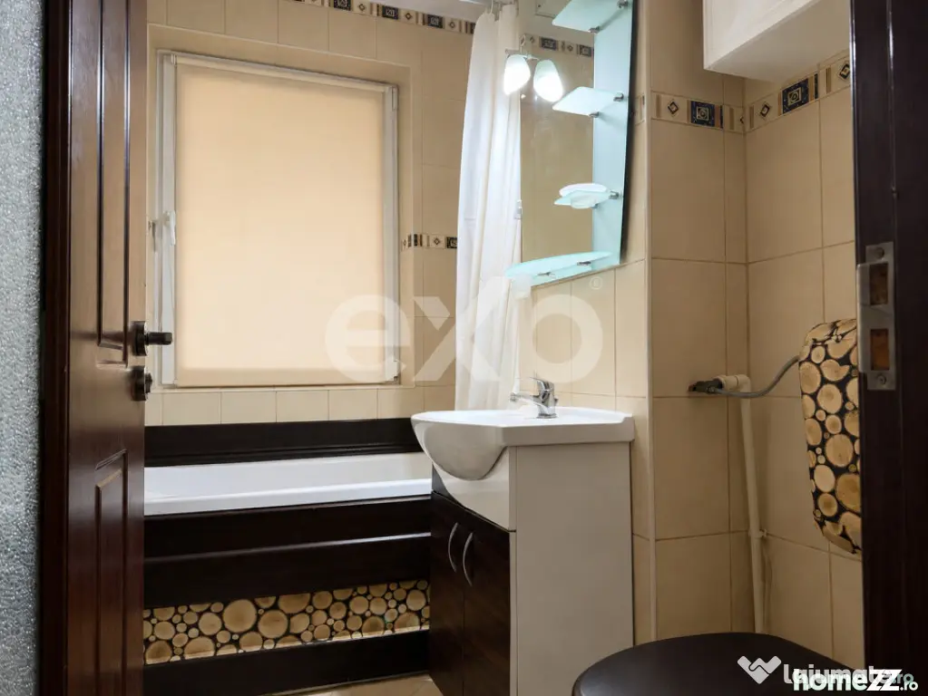Apartament cu 3 camere decomandat de vânzare, etaj 1-Zona C