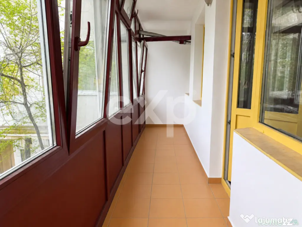 Apartament cu 3 camere decomandat de vânzare, etaj 1-Zona C