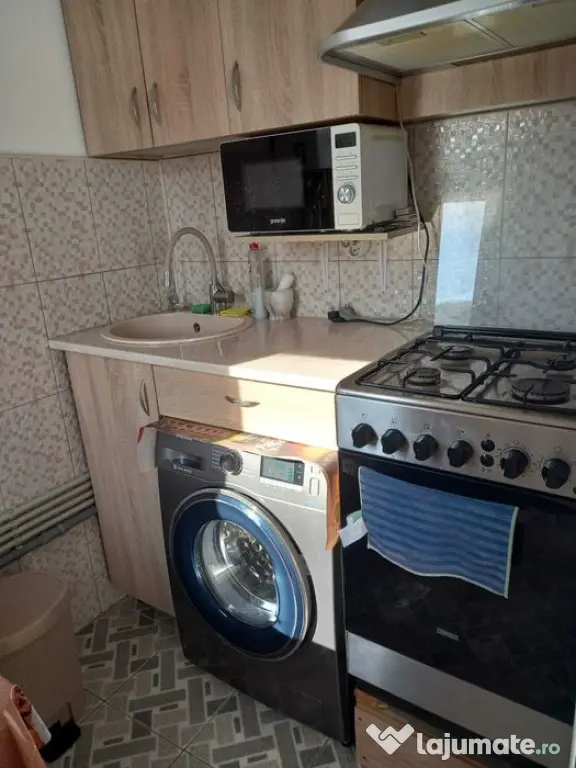 Proprietar vând garsonieră Strada Posada, Etaj 2