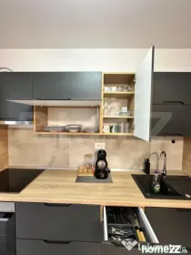 Apartament 2 camere de închiriat – Aradului, et 8, 500 eu