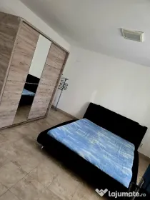 Închiriez apartament la casă