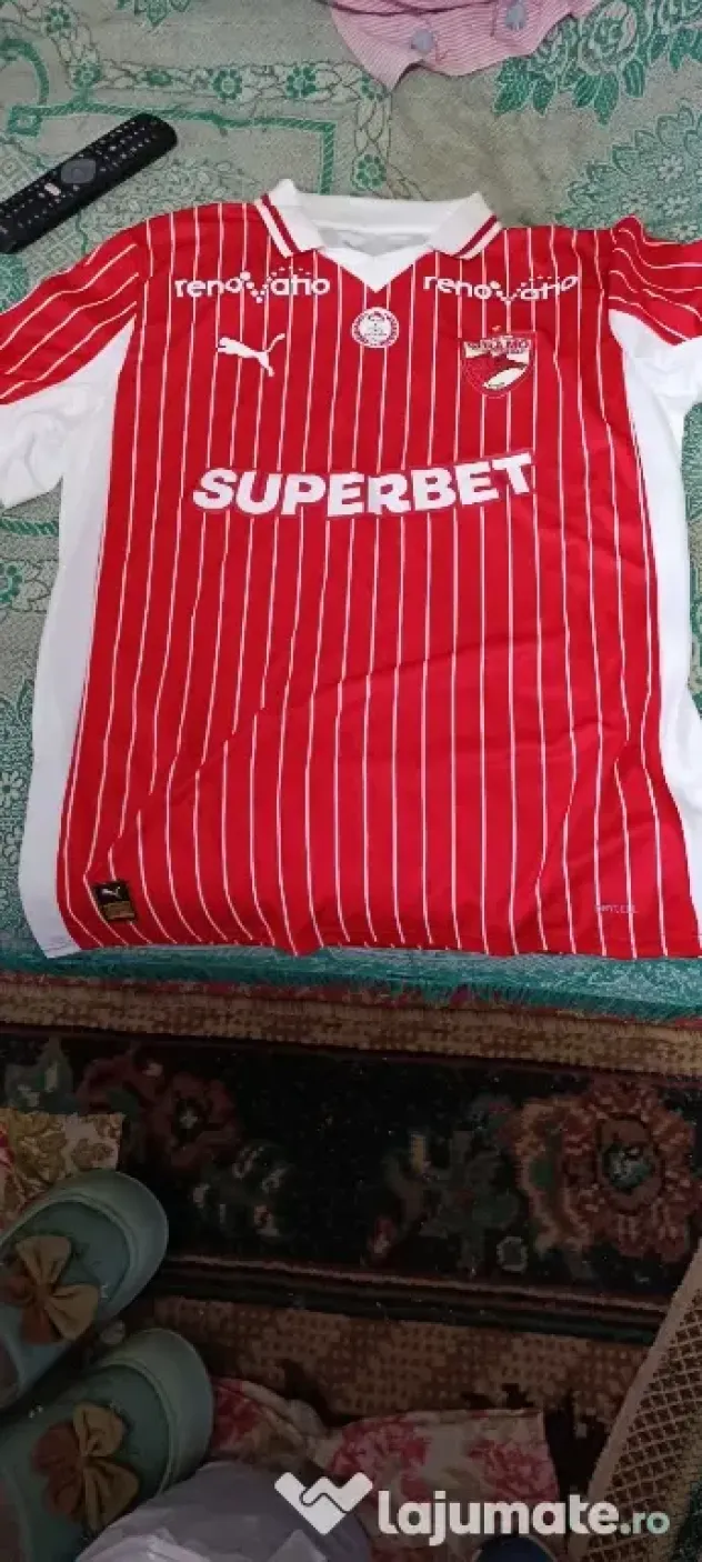 Vând Tricou nou original câștigat la Superbet cu echipa Dinamo București Mărimea M