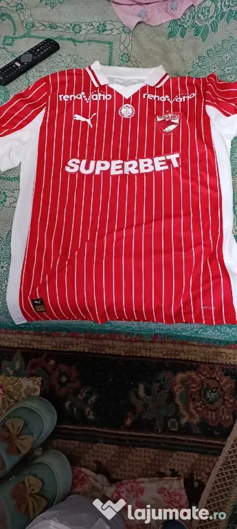 Vând Tricou nou original câștigat la Superbet cu echipa Dinamo București Mărimea M