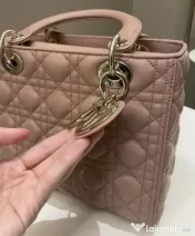 Geanta  roz pudra damă, model Lady, accesorii metalice, saculet, etichetă 