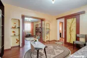 Casă / Vilă cu 6 camere de vânzare în zona Bartolomeu 