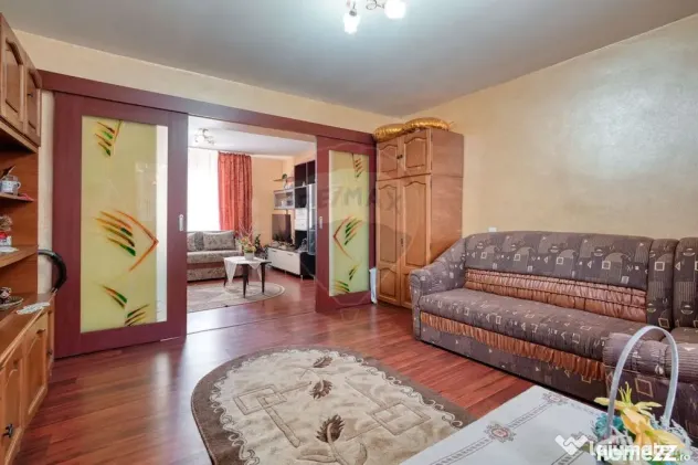 Casă / Vilă cu 6 camere de vânzare în zona Bartolomeu