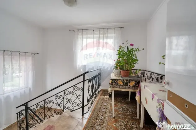 Casă / Vilă cu 6 camere de vânzare în zona Bartolomeu