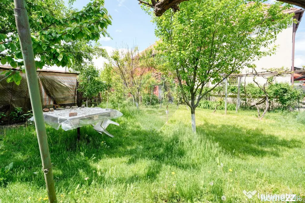 Casă / Vilă cu 6 camere de vânzare în zona Bartolomeu