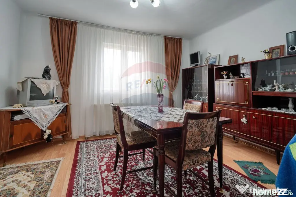 Casă / Vilă cu 6 camere de vânzare în zona Bartolomeu