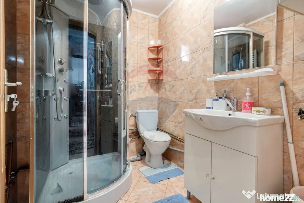 Casă / Vilă cu 6 camere de vânzare în zona Bartolomeu