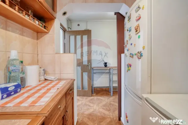 Casă / Vilă cu 6 camere de vânzare în zona Bartolomeu