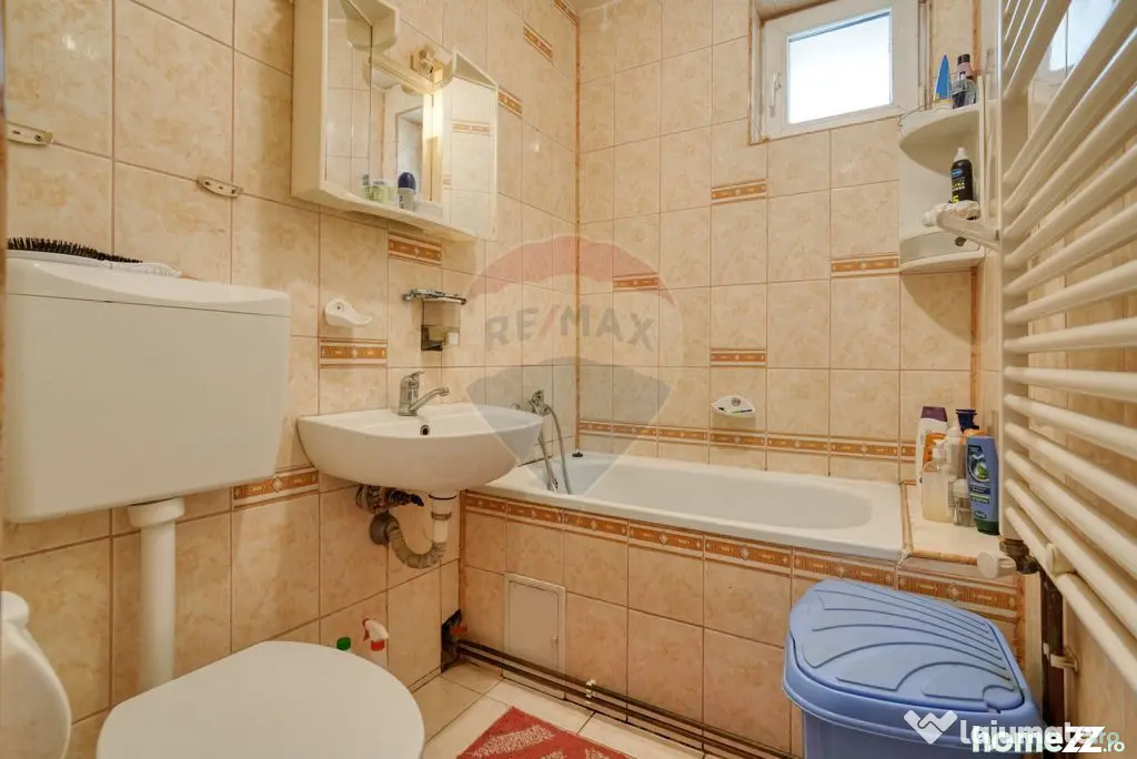 Casă / Vilă cu 6 camere de vânzare în zona Bartolomeu