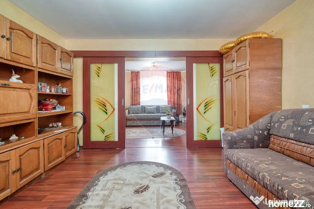 Casă / Vilă cu 6 camere de vânzare în zona Bartolomeu