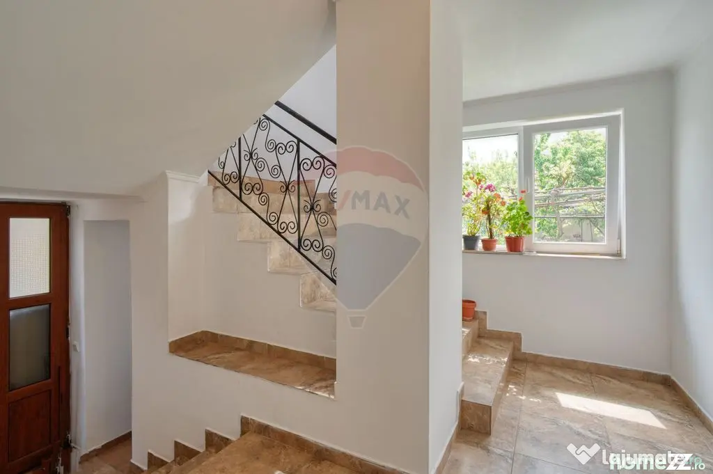 Casă / Vilă cu 6 camere de vânzare în zona Bartolomeu