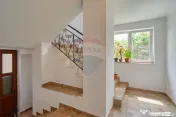 Casă / Vilă cu 6 camere de vânzare în zona Bartolomeu 
