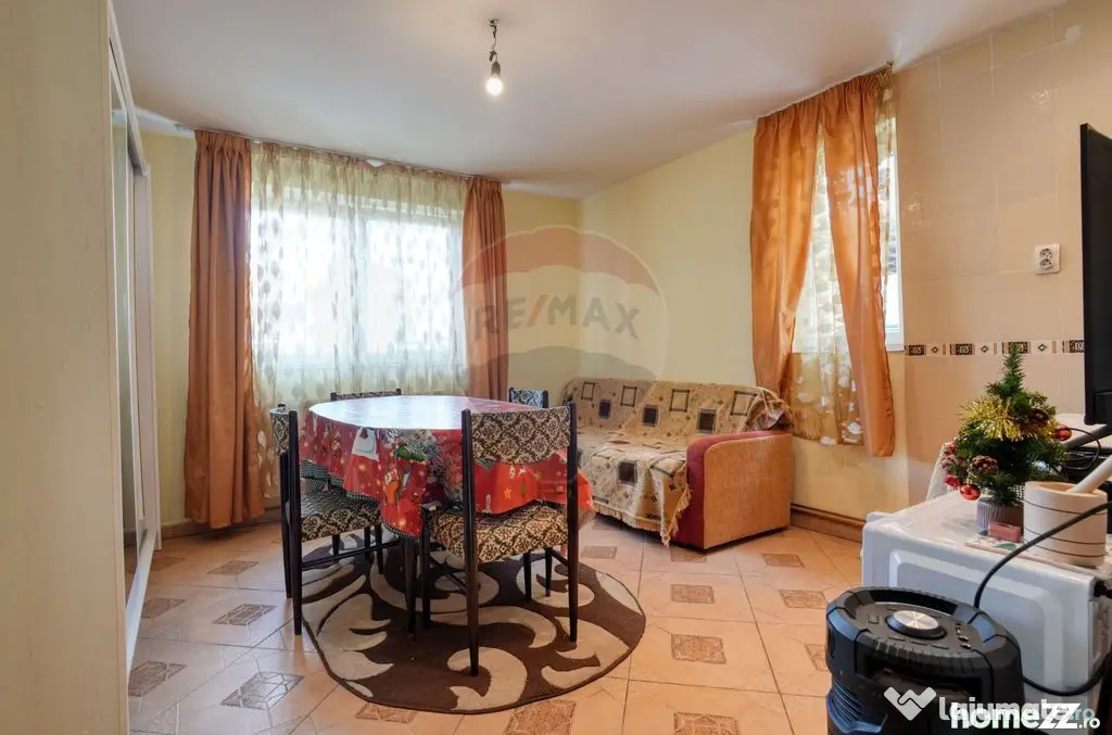 Casă / Vilă cu 6 camere de vânzare în zona Bartolomeu