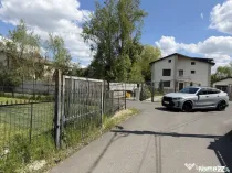Teren intre vile Academia Ecvestra Mogosoaia