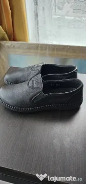 Pantofi dama din piele ecologica marimea 39,sunt noi 
