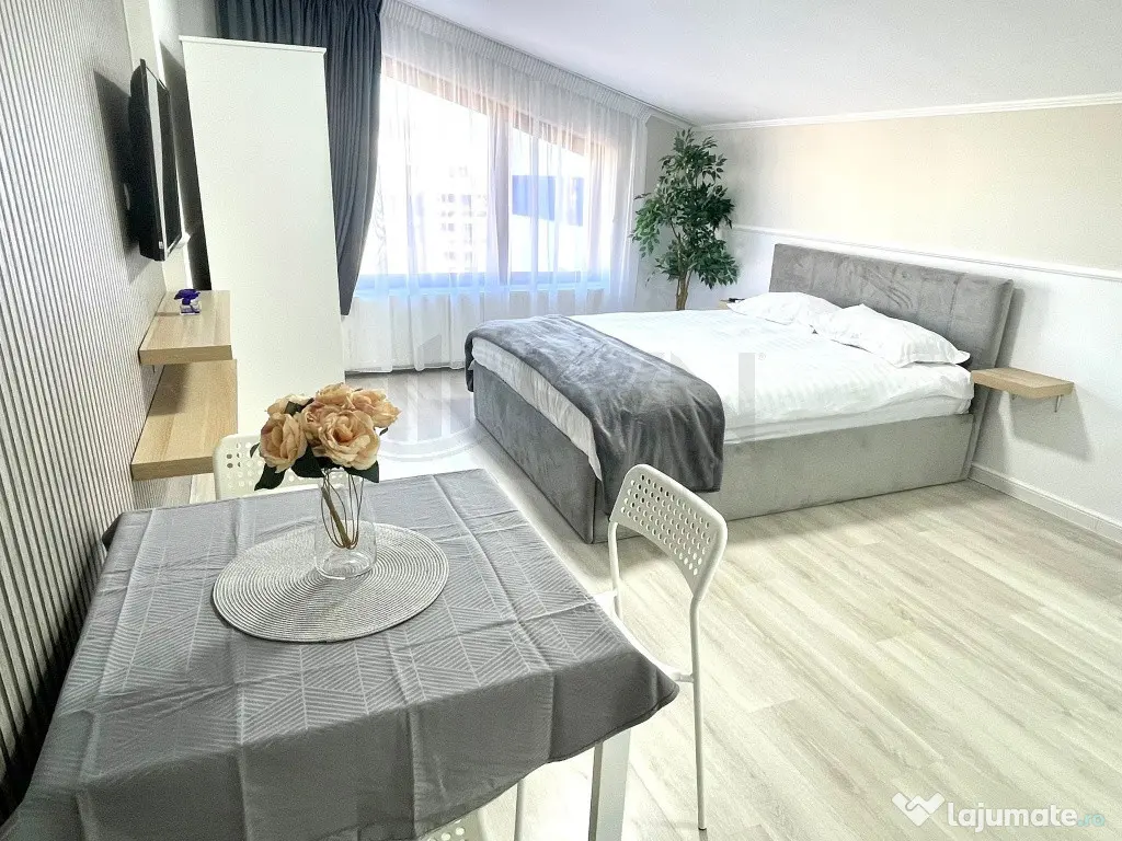 Apartament 8 camere Aviatiei decomandat