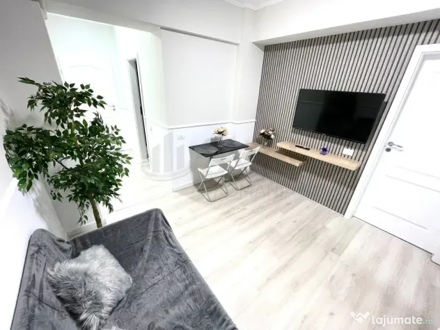 Apartament 8 camere Aviatiei decomandat