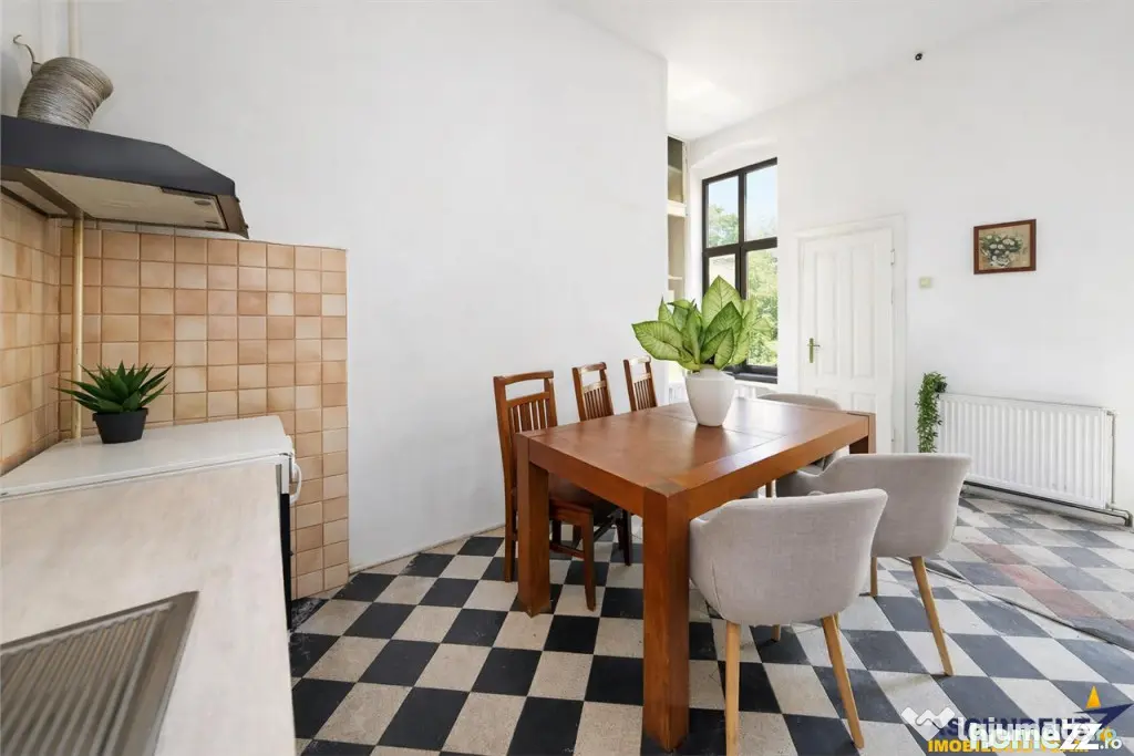 Apartament in vila cu amprenta istorica,180mp,gradina,pod,Ce