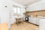 Apartament Zorilor UMF cu o camera, bloc dupa 2000, etaj 2, 