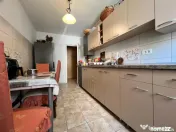 Far apartament 3 camere decomandat etaj 1 loc parcare