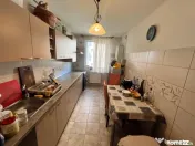 Far apartament 3 camere decomandat etaj 1 loc parcare