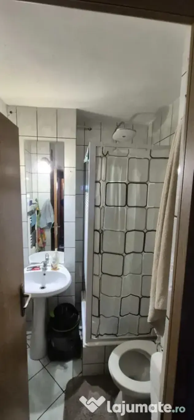 Apartament 4 camere, decomandat - zona Triaj