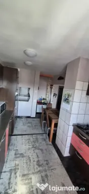 Apartament 4 camere, decomandat - zona Triaj 