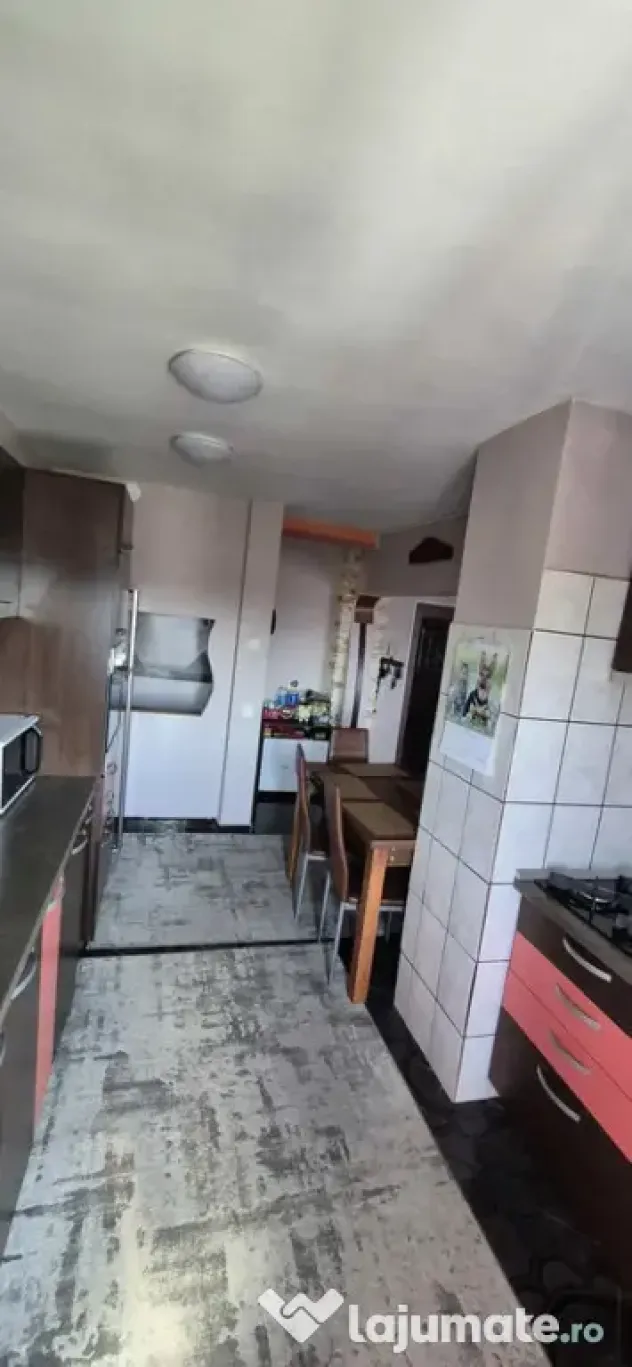 Apartament 4 camere, decomandat - zona Triaj