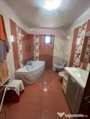 Casă / Vilă 5 camere strada Vrancei 