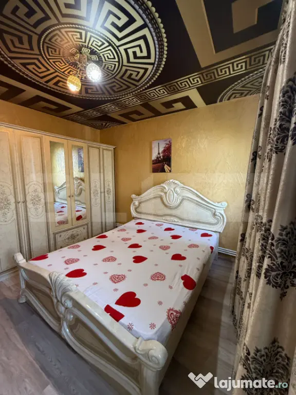 Apartament 3 camere, semidecomandat, 59 mp, stradal, zona Mi