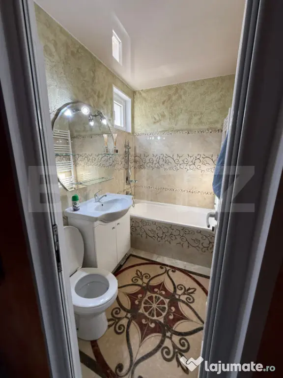 Apartament 3 camere, semidecomandat, 59 mp, stradal, zona Mi