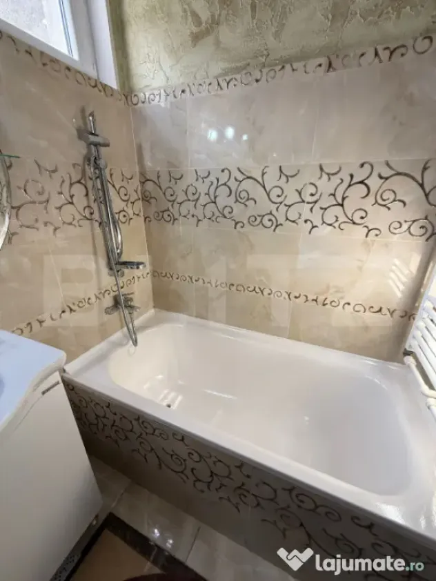 Apartament 3 camere, semidecomandat, 59 mp, stradal, zona Mi