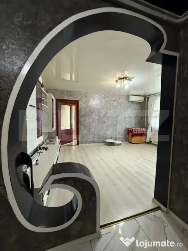Apartament 3 camere, semidecomandat, 59 mp, stradal, zona Mi