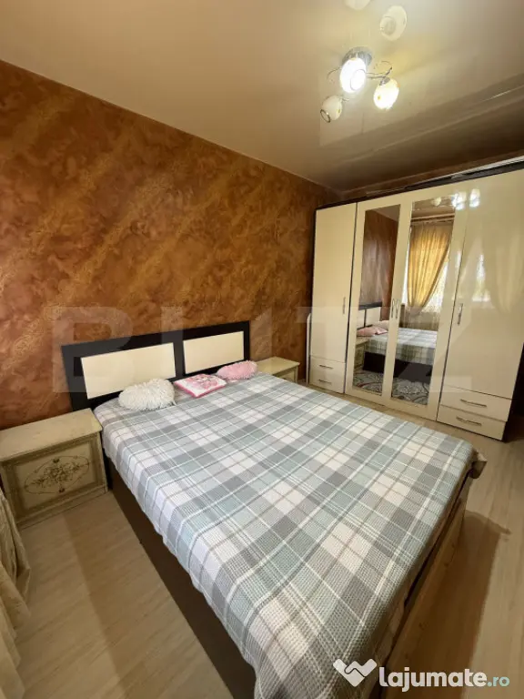Apartament 3 camere, semidecomandat, 59 mp, stradal, zona Mi
