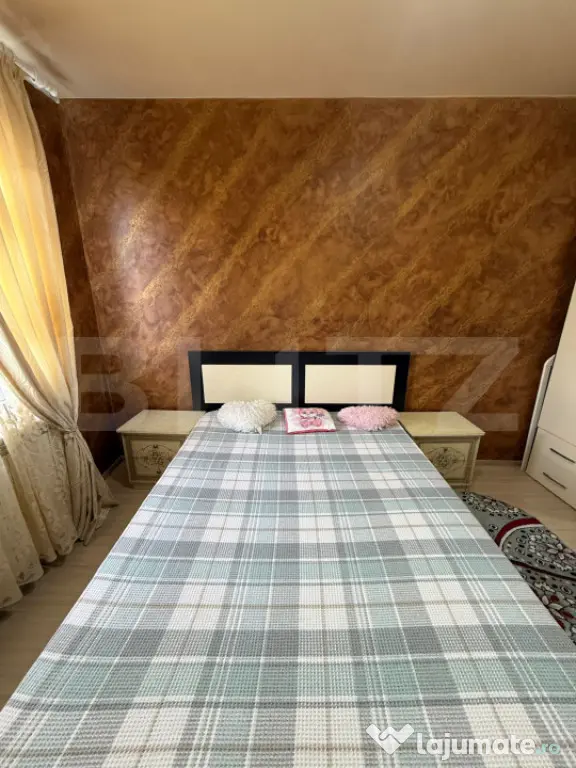 Apartament 3 camere, semidecomandat, 59 mp, stradal, zona Mi