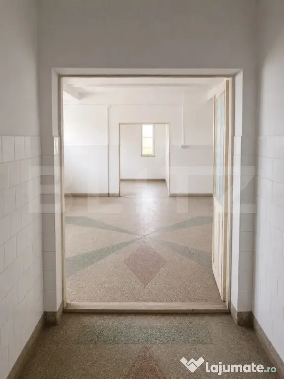 Spațiu comercial / depozit / atelier de lucru – aprox. 10