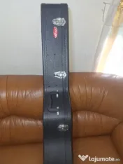 Chitară acustică 
