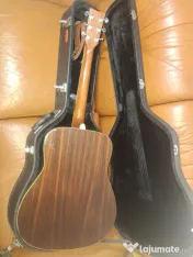 Chitară acustică 