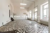 Spatiu comercial ,cu vitrina de in zona Boul Rosu.