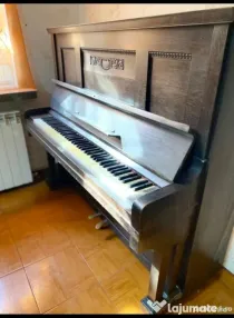 Vand pianina cu placă de bronz