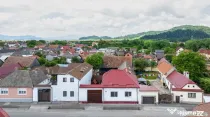 Casă de vânzare în Hărman – 1004 mp teren – Desch...