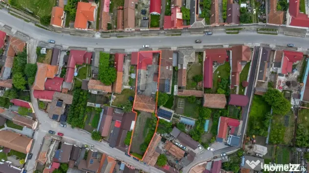 Casă de vânzare în Hărman – 1004 mp teren – Desch...